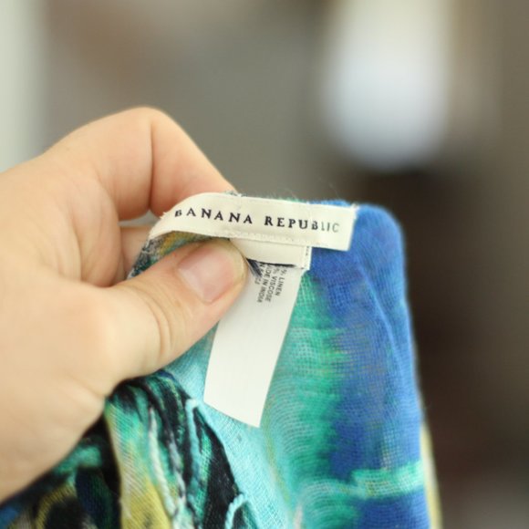 BANANA REPUBLIC Green and Blue Tie Dye Scarf or Wrap - Picture 3 of 5